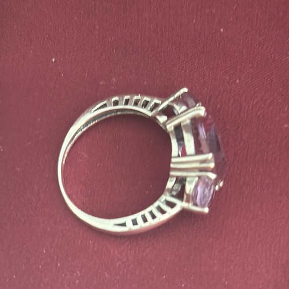 Elegant Pink Gemstone Ring - Picture 7 of 9